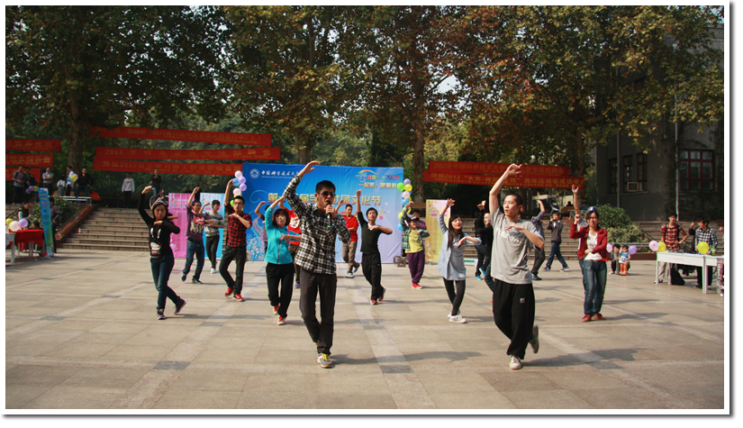 ��У��ʮ����ѧ�������Ļ���ʢ��Ļ